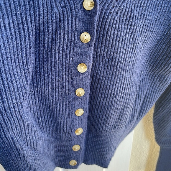 Cropped blue button up sweater - Picture 6 of 6